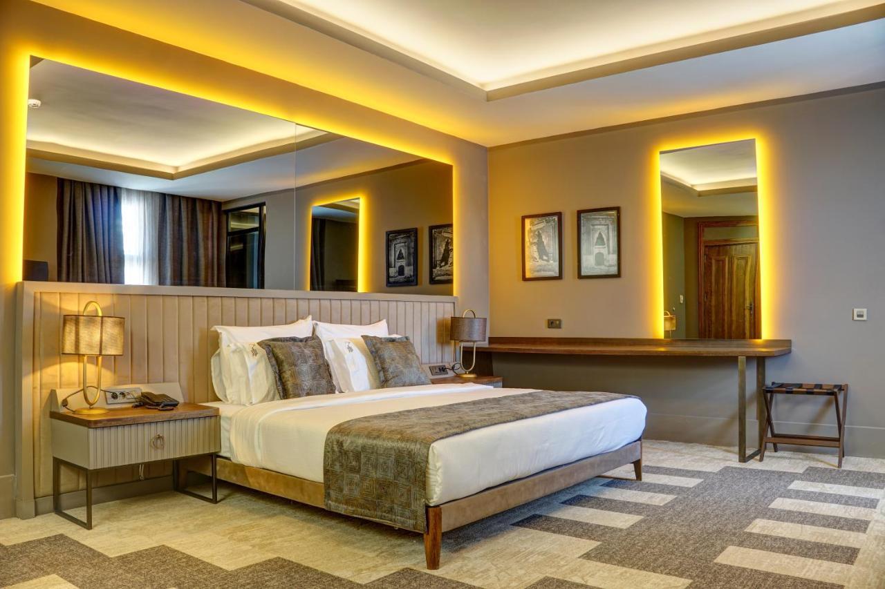 Otel Four Mansions *