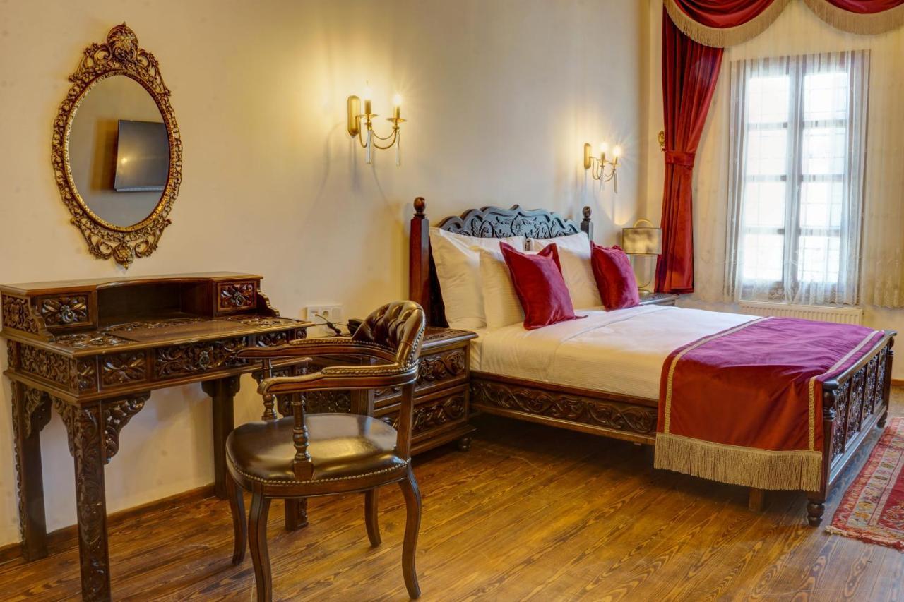 Four Mansions Otel *